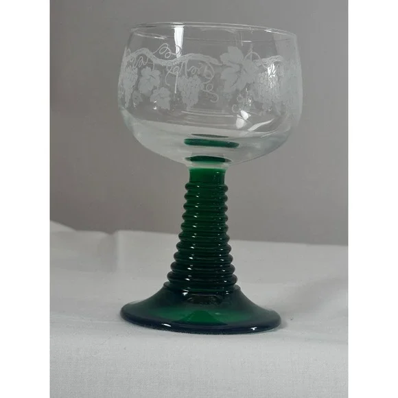 Luminarc France Green Etched Grapevine Wine Glasses beehive Stem ribbed Set of 2 - Picture 2 of 14